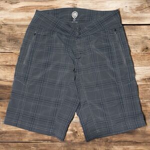 Club Ride Trail Shorts Men’s XS Gray Plaid MTB Cycling Hiking Activewear